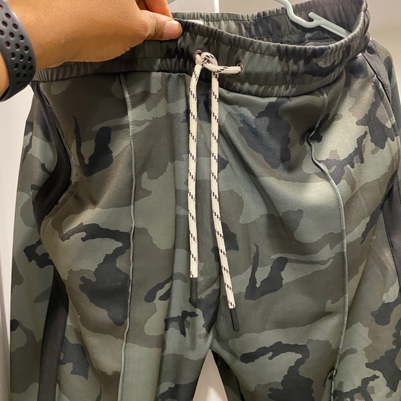 Sovereign code luxury men’s pants. - Picture 2 of 5